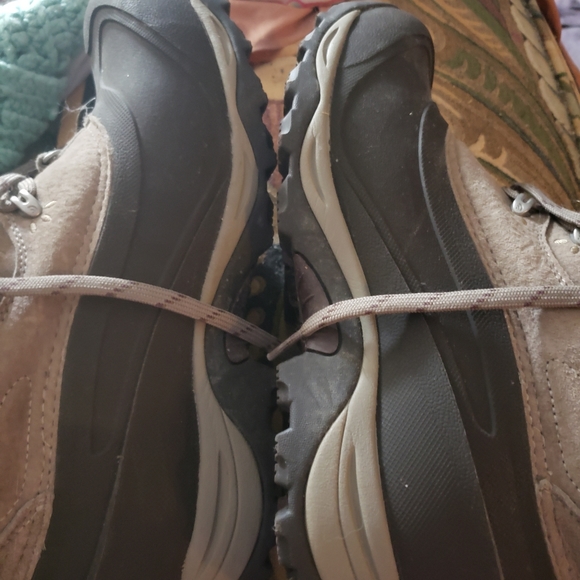 Woman size 9 North Face solid winter boot - Picture 4 of 6